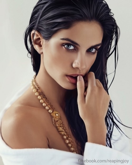 digital_portrait___sara_sampaio_by_vannenov-d8nmobh.jpg