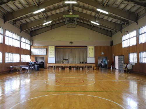 Jinego Elementary School gym front