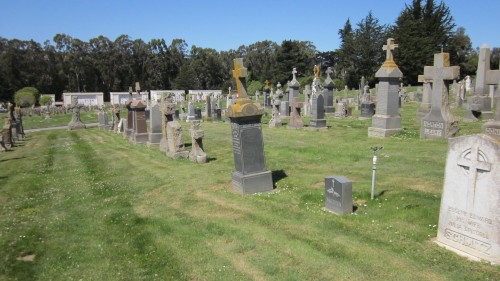 Holy-Cross-Cemetery.jpg