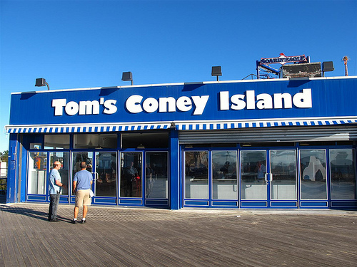 Toms-Coney-Island-amerykanska.jpg