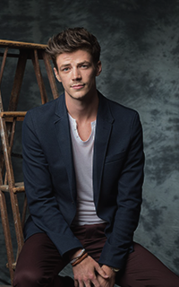 Hot-Pictures-Grant-Gustin.png